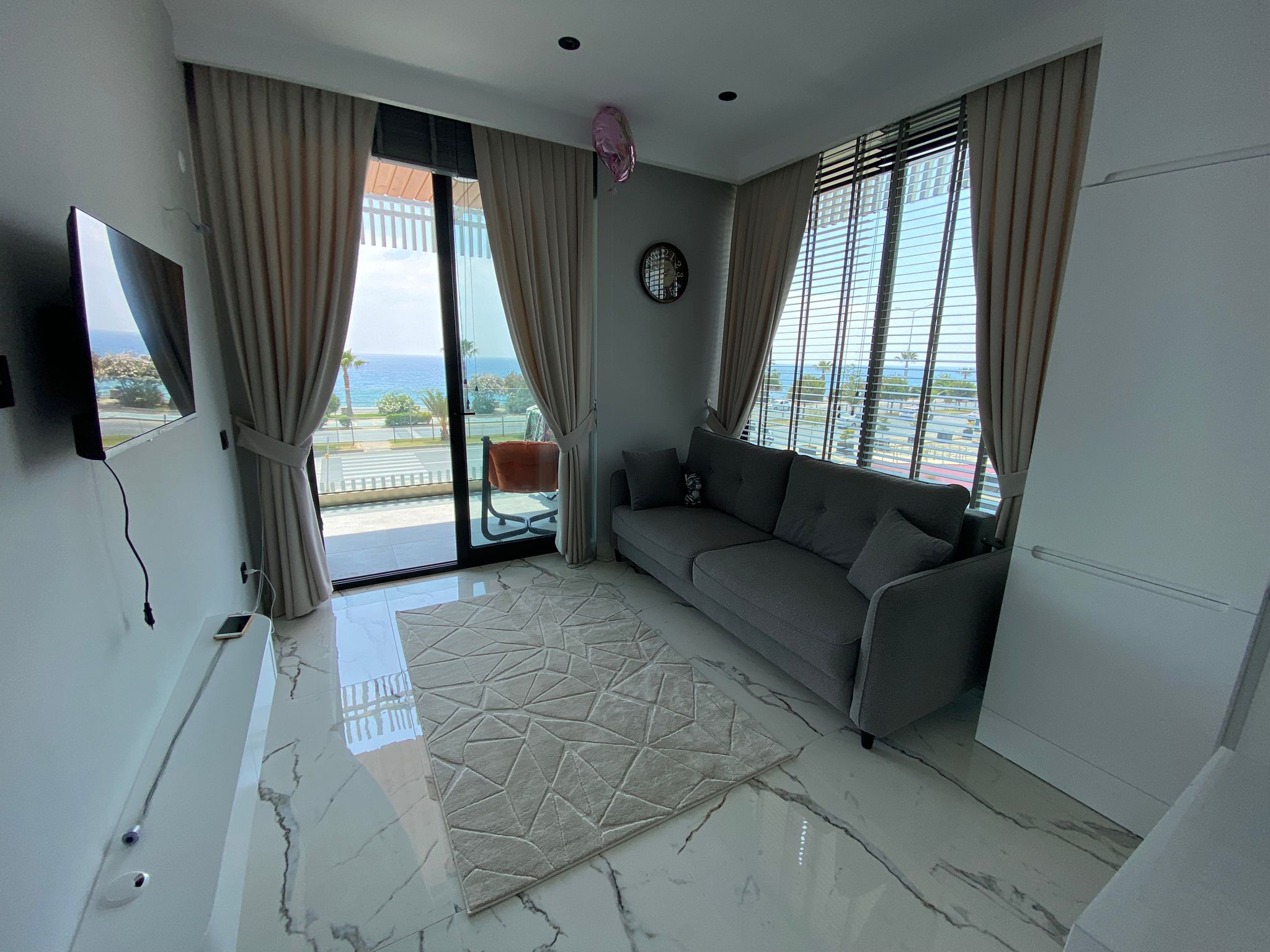 Two-room apartment 55 m2 on the first line of the sea with sea view - Umbrella Group - Photo 4