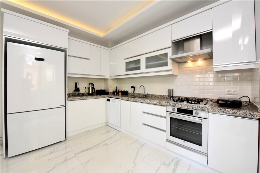 Spacious three bedroom apartment in the center of Alanya, 750 m from the beach - Umbrella Group - Photo 4