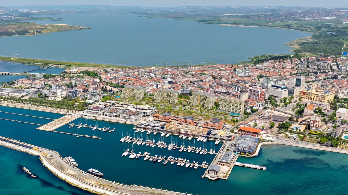 Modern JW Apartment on the Marmara Sea with marina in Buyukchekmedezhe - Umbrella Group