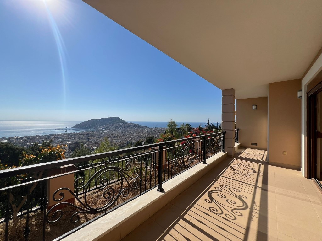 Spacious duplex of 200 m2 in the center of Alanya - Umbrella Group