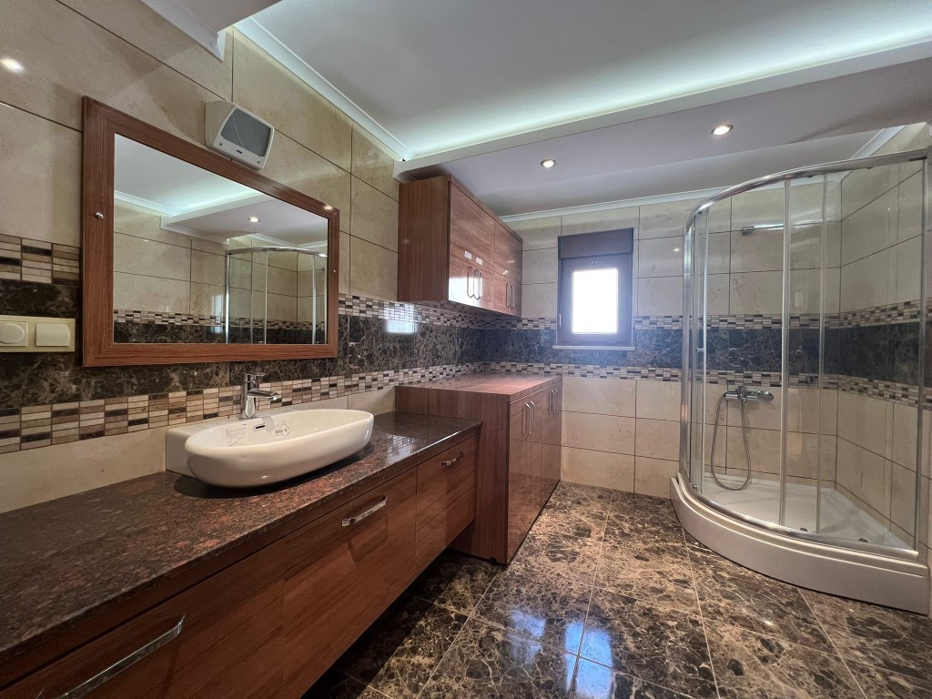 Spacious duplex on the 5th floor, with beautiful sea and city views, Center - Umbrella Group - Photo 8