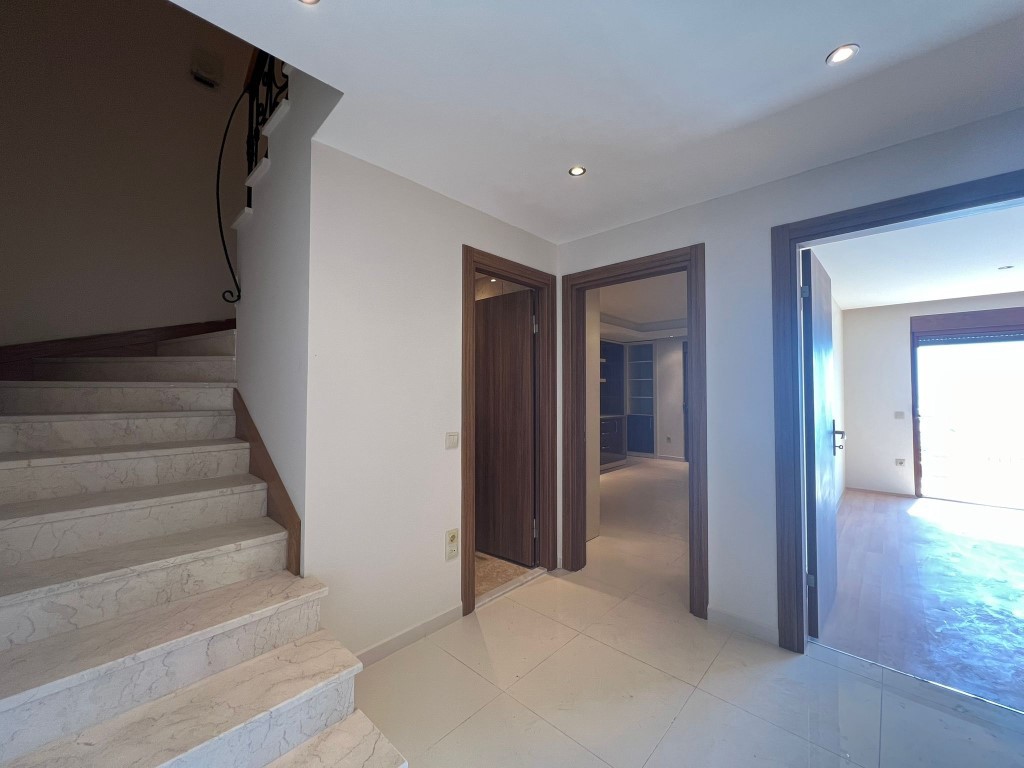 Spacious duplex on the 5th floor, with beautiful sea and city views, Center - Umbrella Group - Photo 10