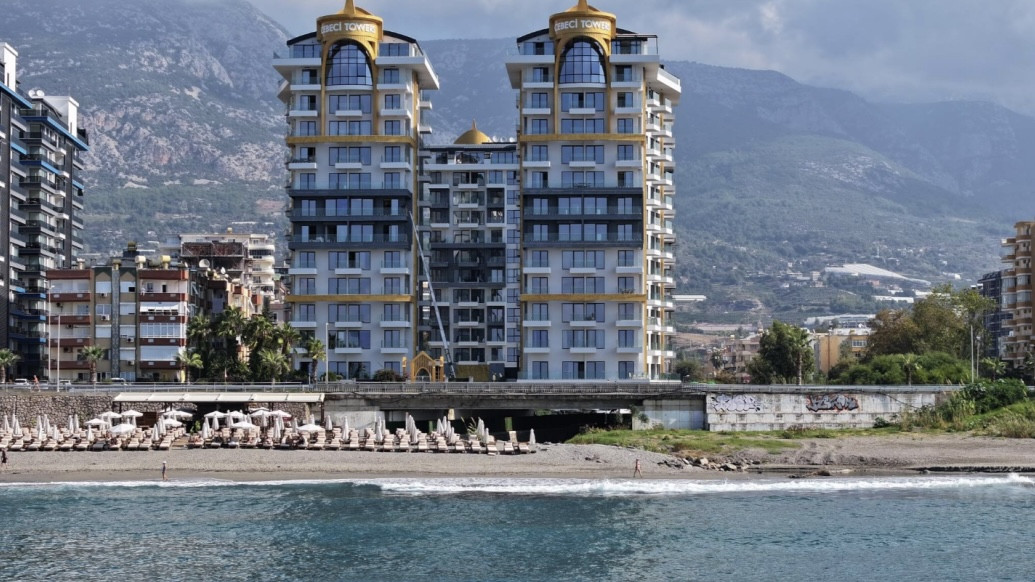 Furnished 1+1 Apartment on the First Line of the Mediterranean Sea in Mahmutlar