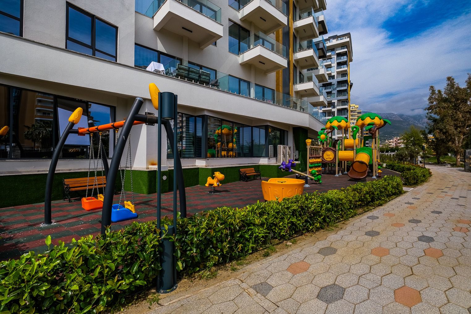 Furnished 1+1 Apartment on the First Line of the Mediterranean Sea in Mahmutlar - Photo 6
