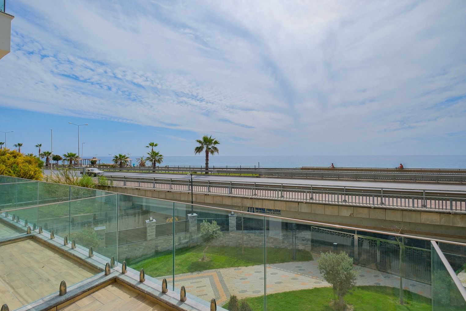 Furnished 1+1 Apartment on the First Line of the Mediterranean Sea in Mahmutlar - Photo 24