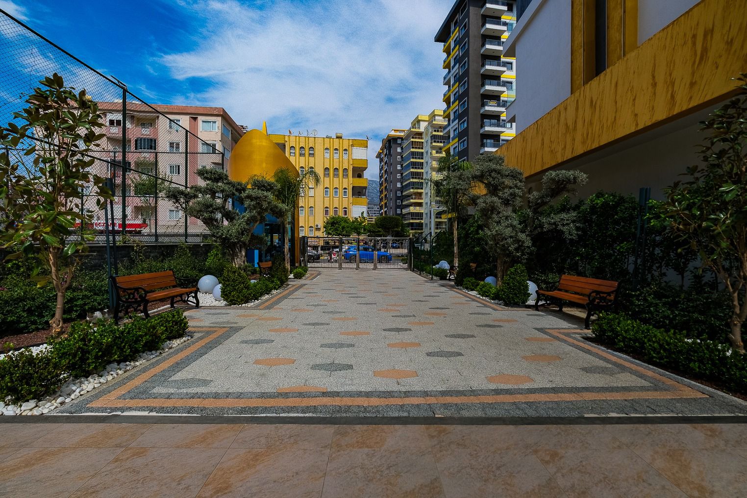 Furnished 1+1 Apartment on the First Line of the Mediterranean Sea in Mahmutlar - Photo 4