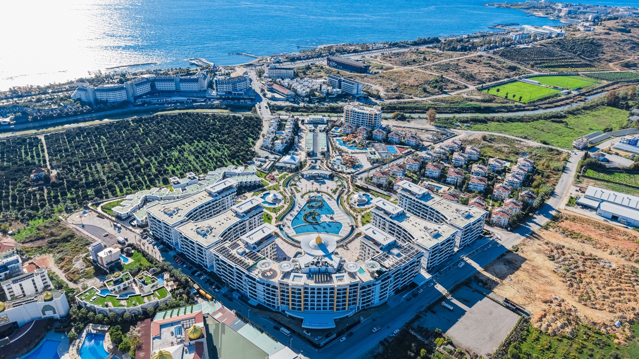 Furnished 2+1 apartments in Türkler with resort-style facilities - Photo 2