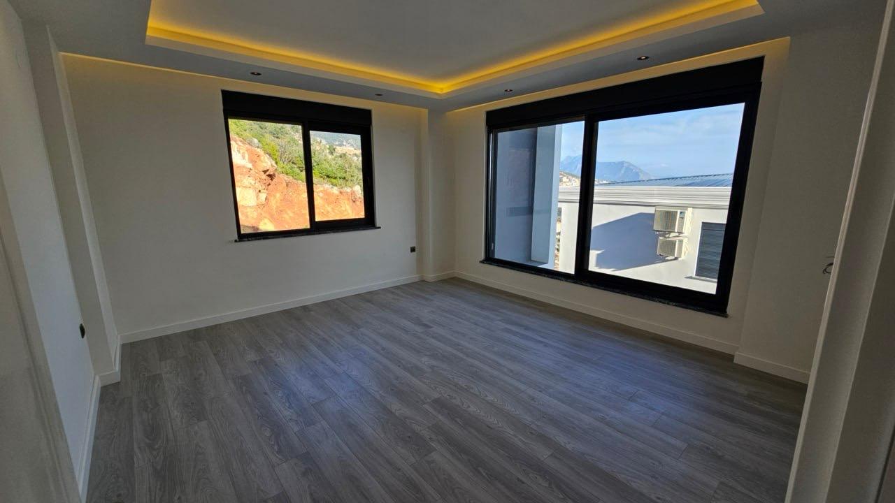 5+1 villa in Tepe with panoramic views of the sea and Alanya Castle - Photo 14