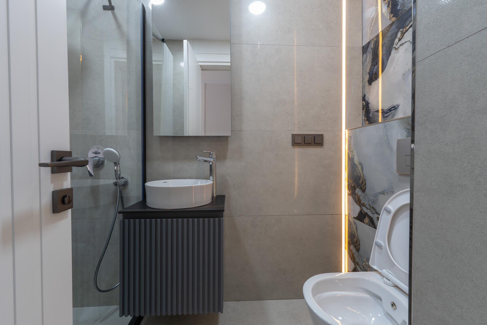 Furnished 2+1 apartment on the first coastline in Mahmutlar - Photo 16