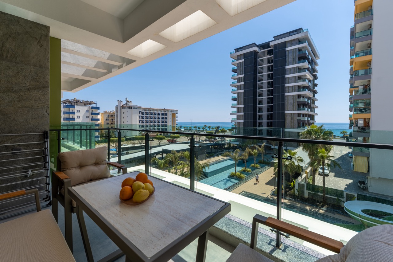 Furnished 2+1 apartment on the first coastline in Mahmutlar - Photo 14