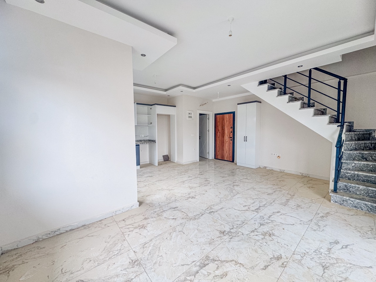 Two-Level 3+1 Apartment 100 m from the Sea in Kargicak - Photo 8