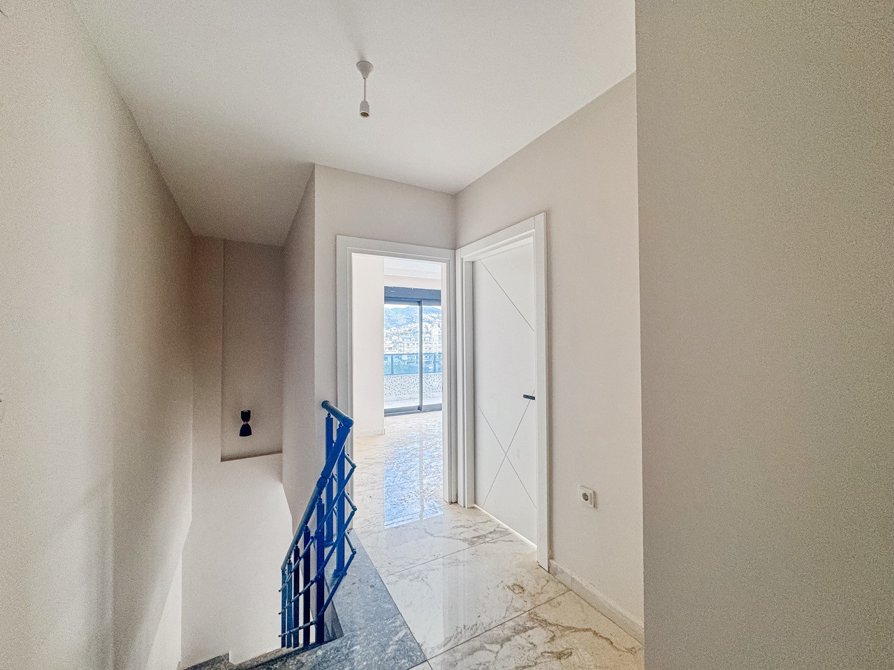 Two-Level 3+1 Apartment 100 m from the Sea in Kargicak - Photo 11