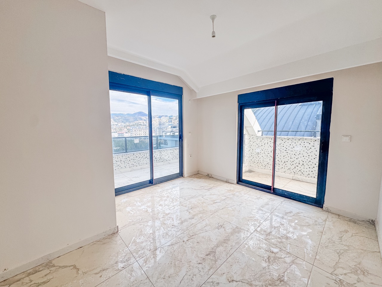 Two-Level 3+1 Apartment 100 m from the Sea in Kargicak - Photo 12