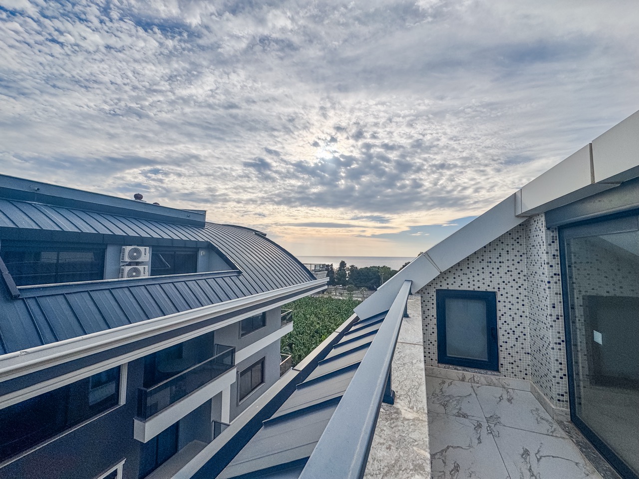 Two-Level 3+1 Apartment 100 m from the Sea in Kargicak - Photo 26