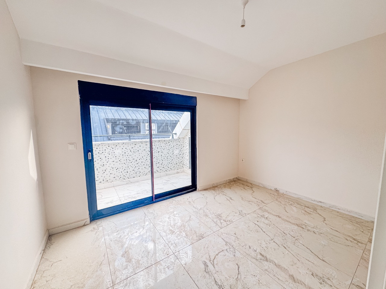 Two-Level 3+1 Apartment 100 m from the Sea in Kargicak - Photo 21