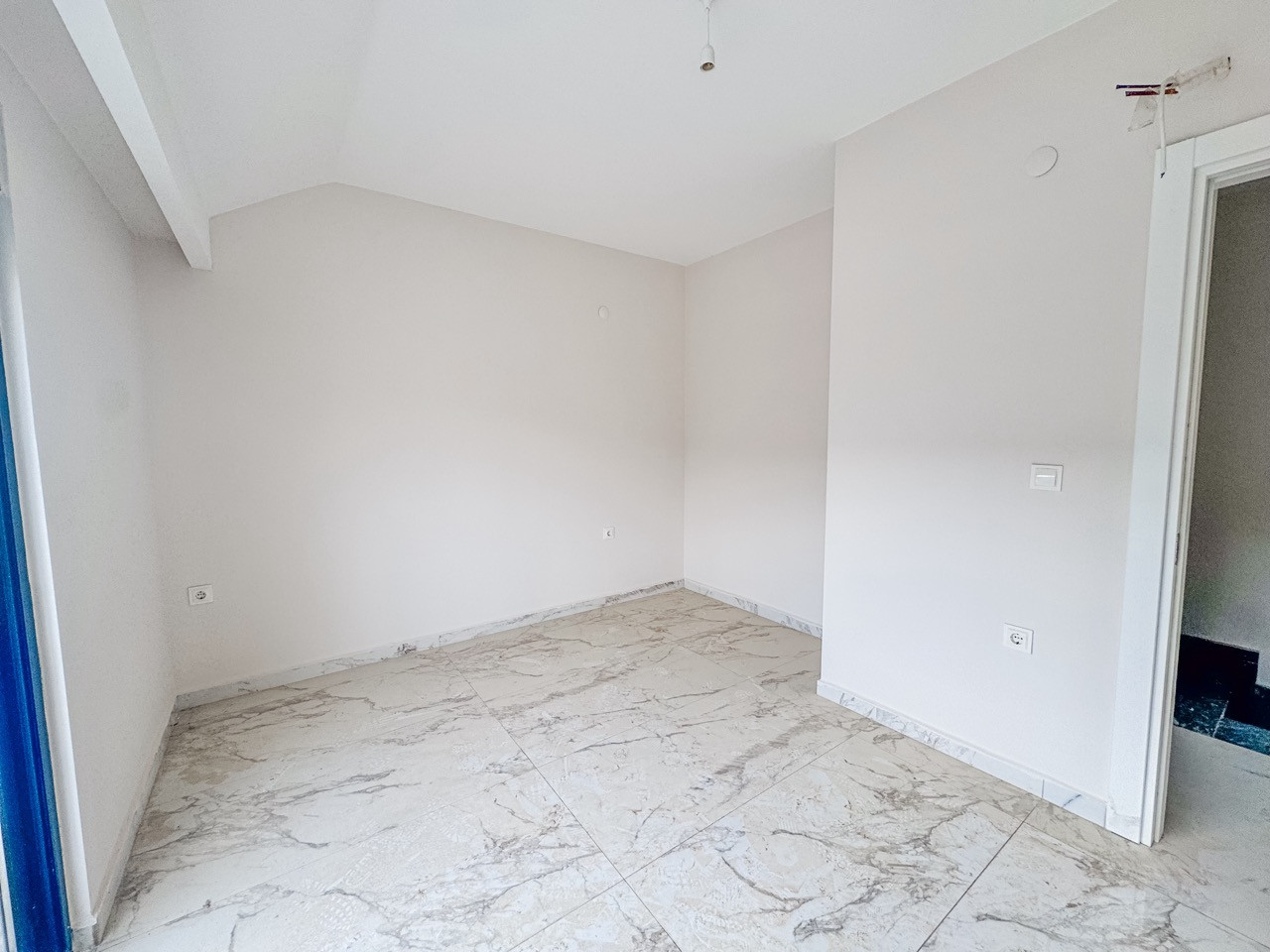 Two-Level 3+1 Apartment 100 m from the Sea in Kargicak - Photo 22
