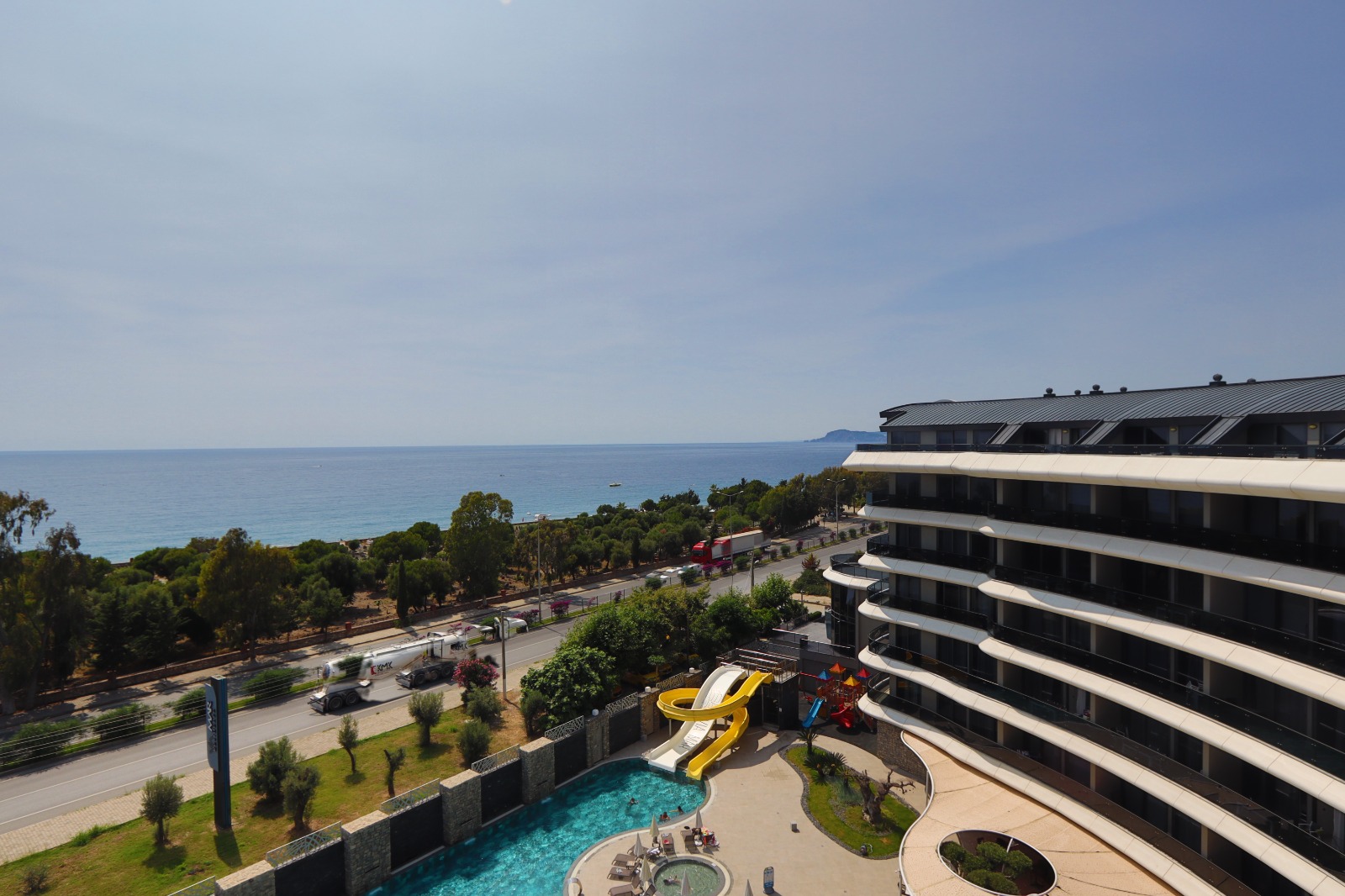 Furnished 2+1 Apartment with Sea View on the First Coastline - Photo 26