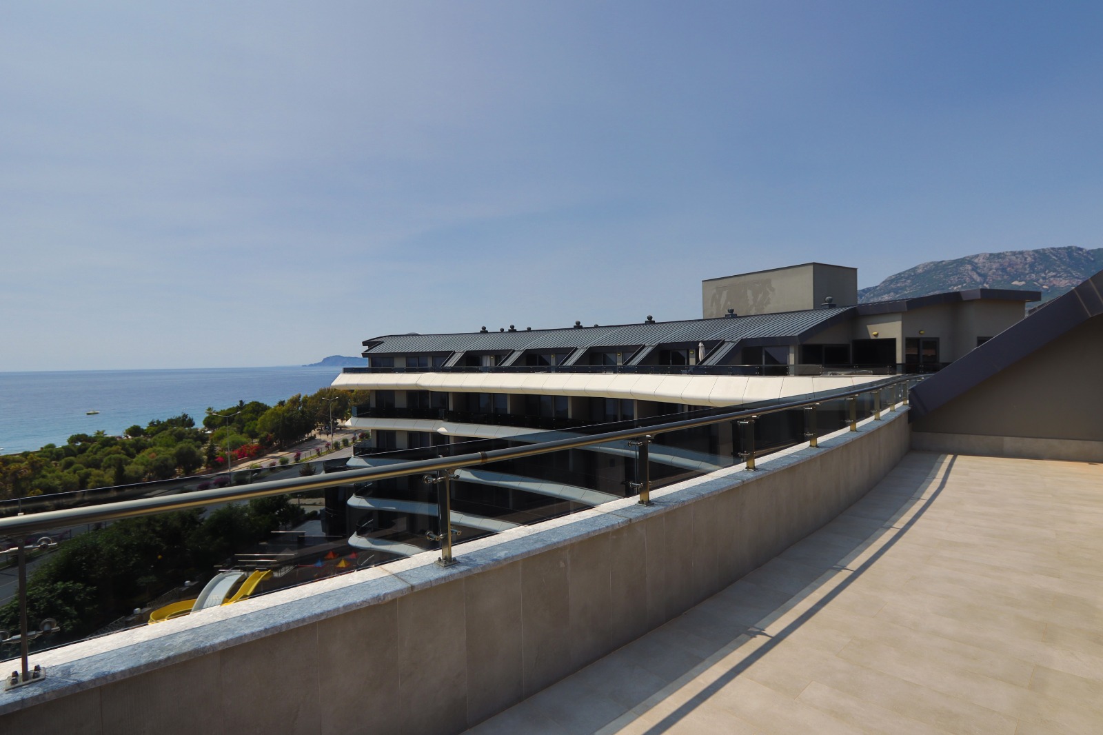 Furnished 2+1 Apartment with Sea View on the First Coastline - Photo 25