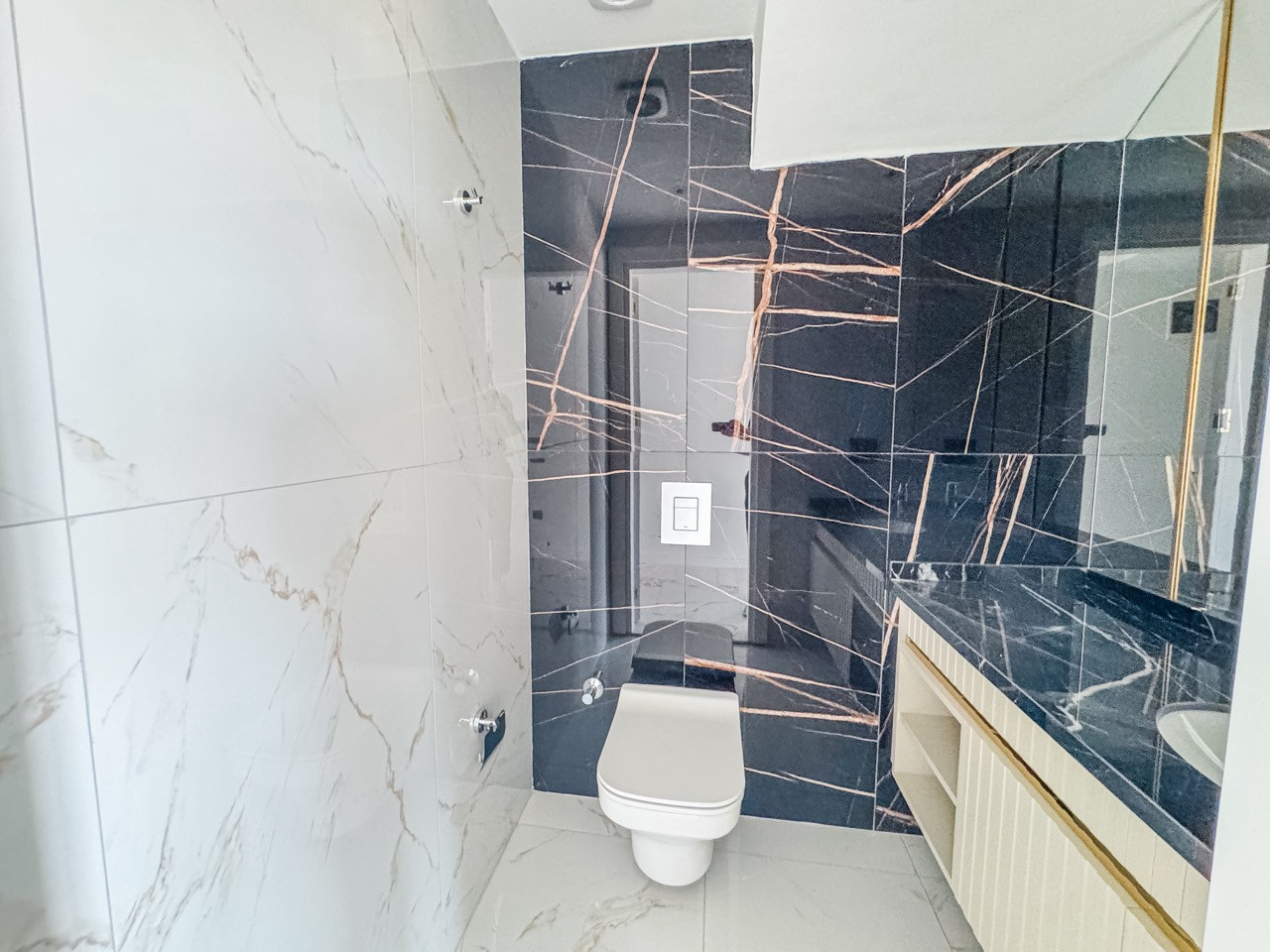 Two-Level 2+1 Apartment of 107 m² in a New Residential Complex in Oba - Photo 29