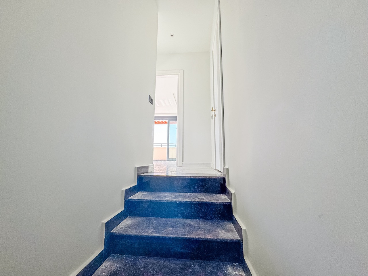 Two-Level 2+1 Apartment of 107 m² in a New Residential Complex in Oba - Photo 30
