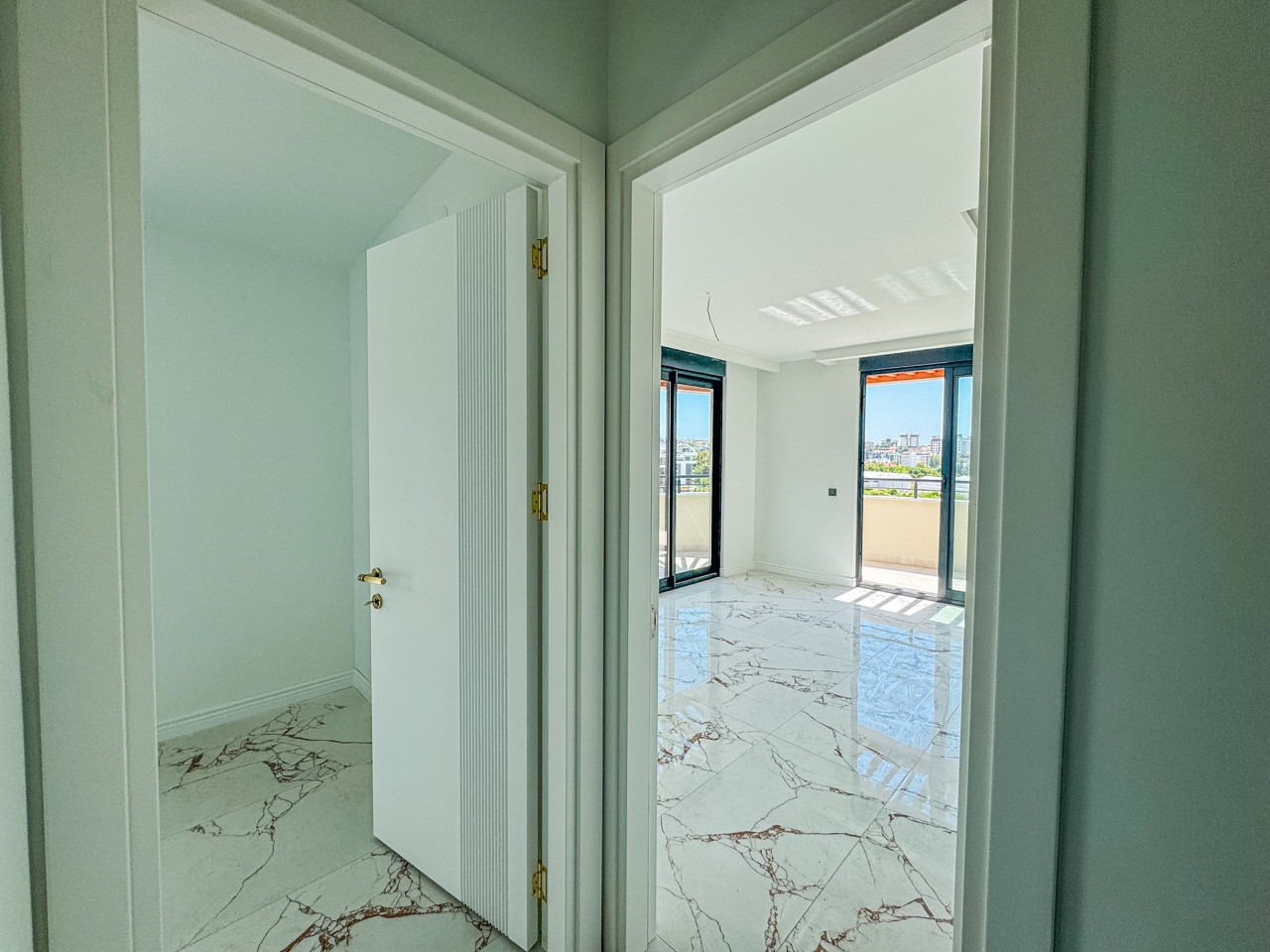 Two-Level 2+1 Apartment of 107 m² in a New Residential Complex in Oba - Photo 31