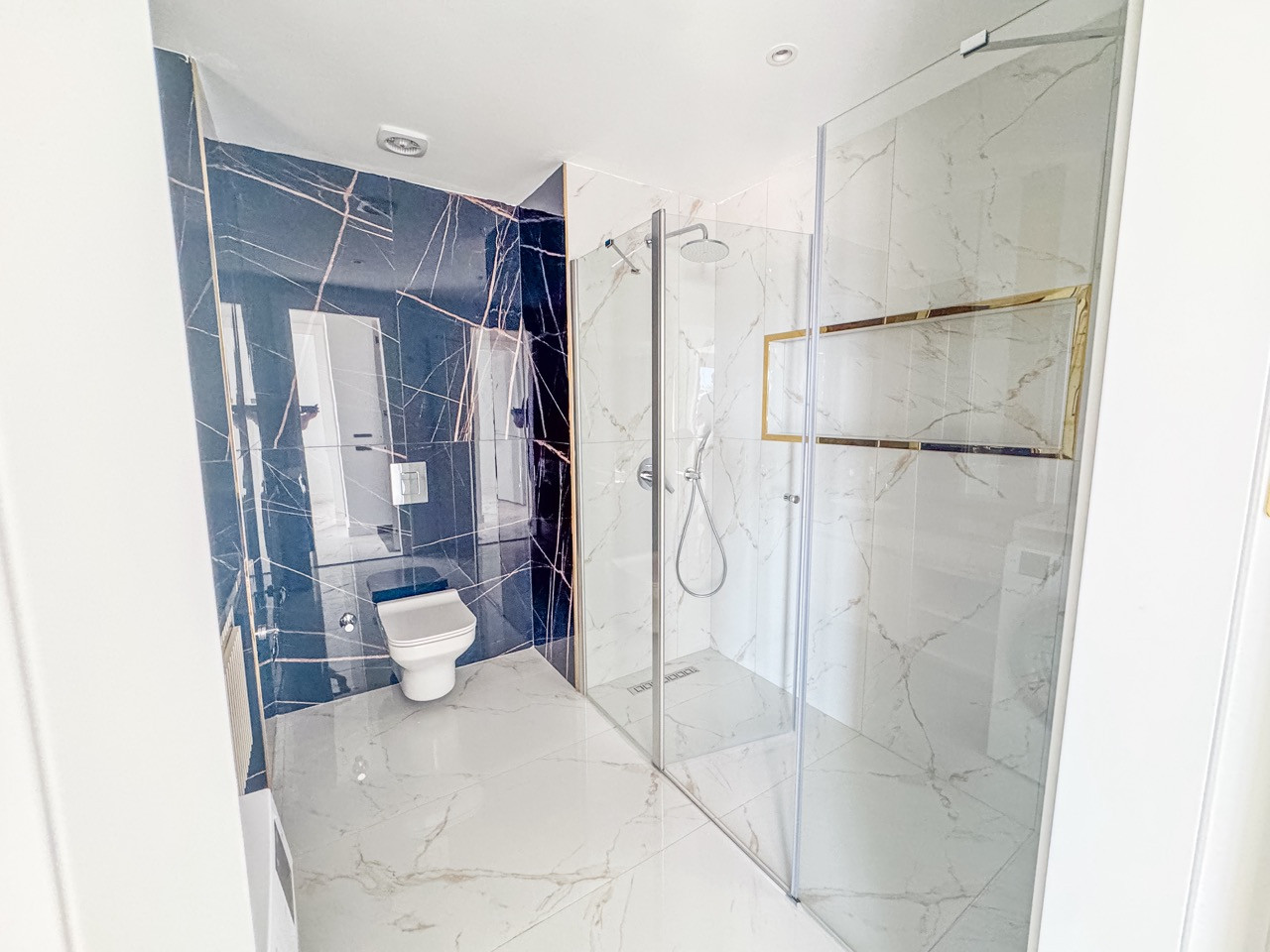 Two-Level 2+1 Apartment of 107 m² in a New Residential Complex in Oba - Photo 32