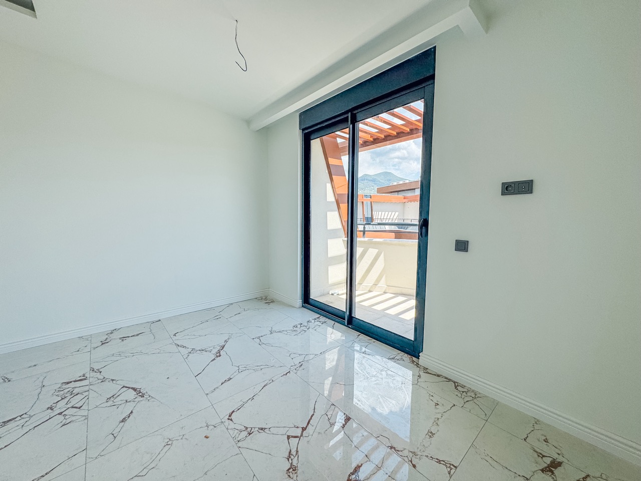 Two-Level 2+1 Apartment of 107 m² in a New Residential Complex in Oba - Photo 34