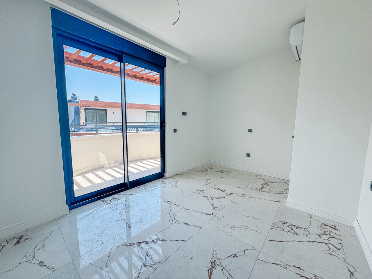 Two-Level 2+1 Apartment of 107 m² in a New Residential Complex in Oba - Photo 35