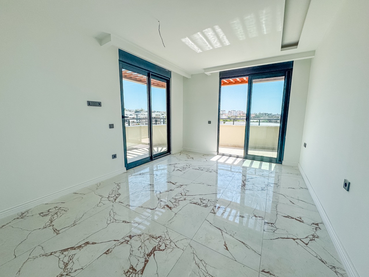 Two-Level 2+1 Apartment of 107 m² in a New Residential Complex in Oba - Photo 37