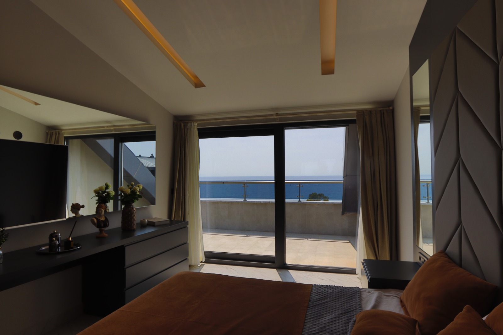 Furnished 2+1 Apartment with Sea View on the First Coastline - Photo 30
