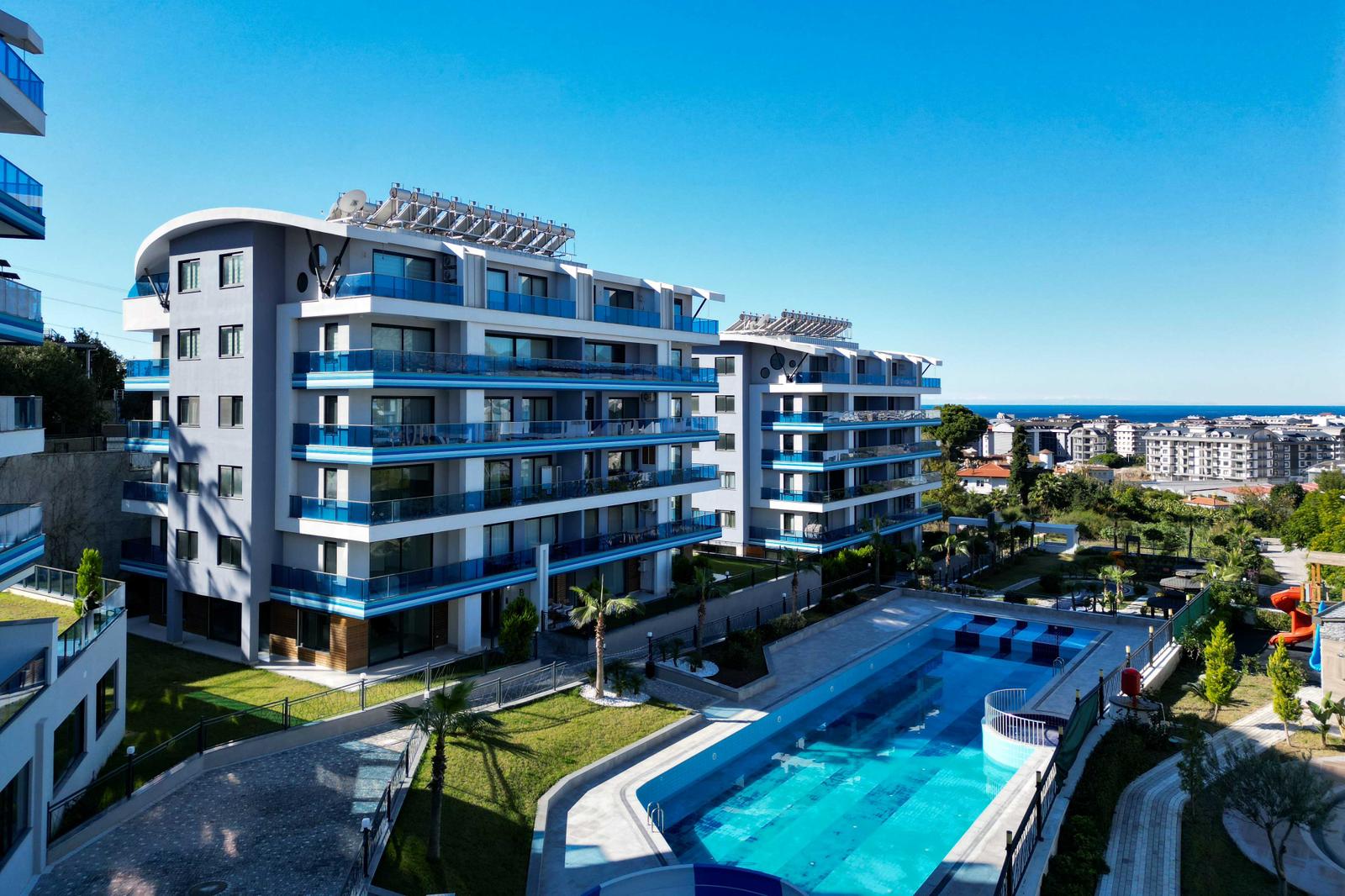 Spacious 4+1 Garden Duplex of 332 m² in Kargicak - Photo 2