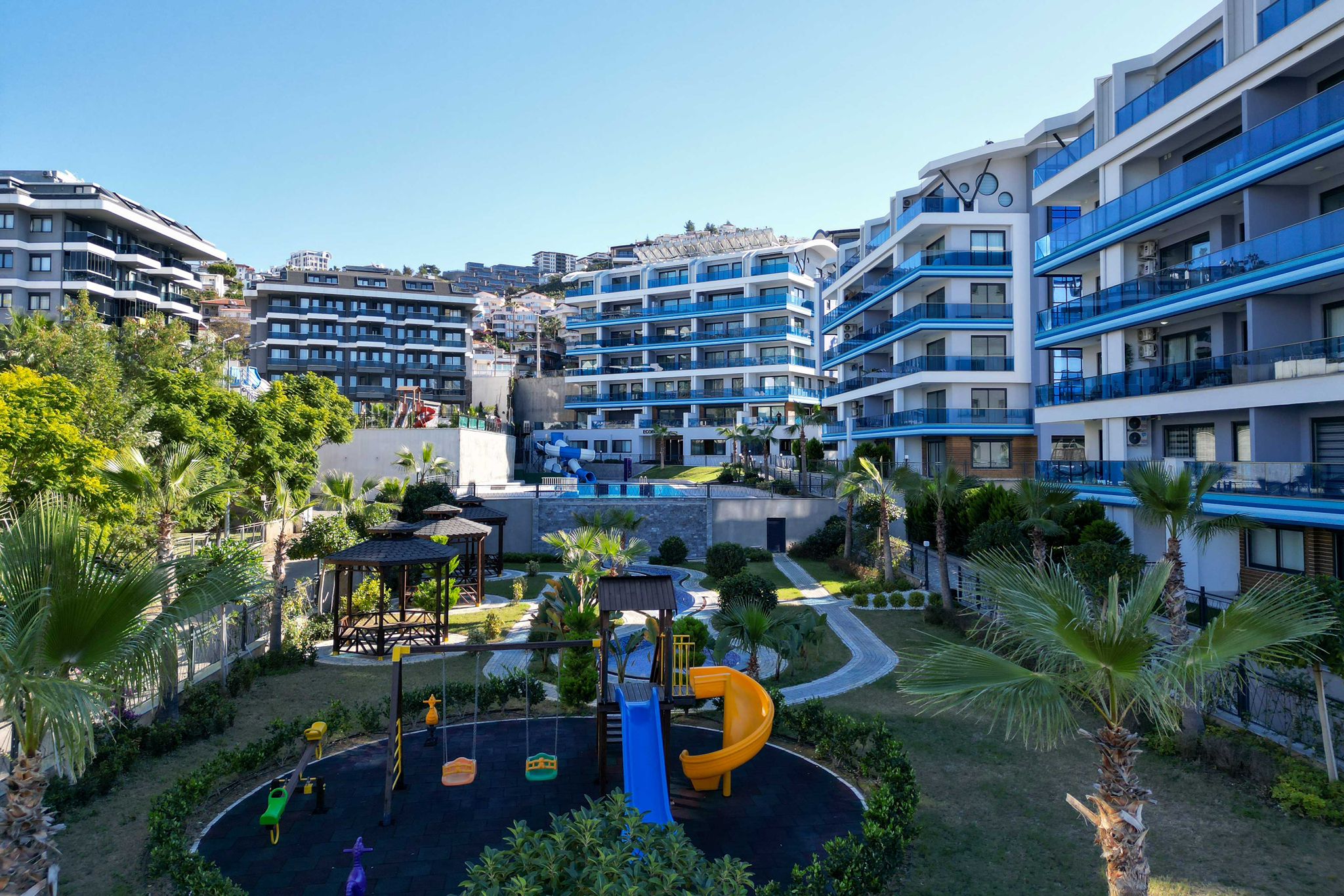 Spacious 4+1 Garden Duplex of 332 m² in Kargicak - Photo 11