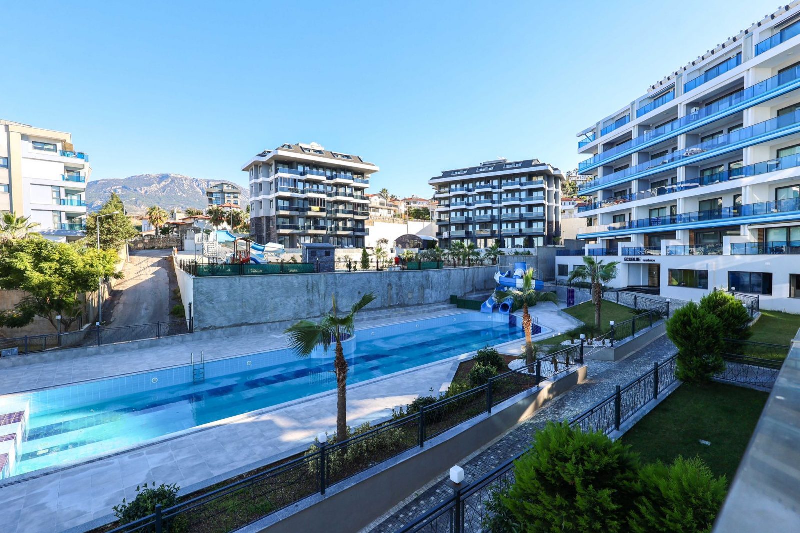 Spacious 4+1 Garden Duplex of 332 m² in Kargicak - Photo 6