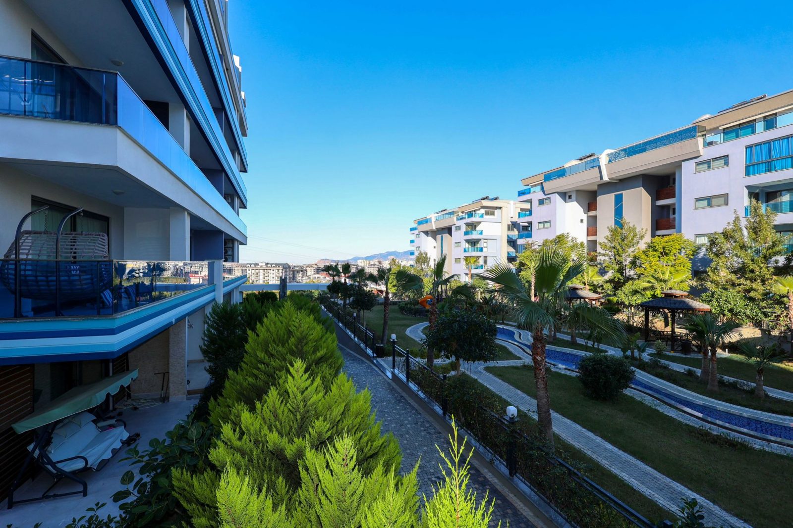 Spacious 4+1 Garden Duplex of 332 m² in Kargicak - Photo 10