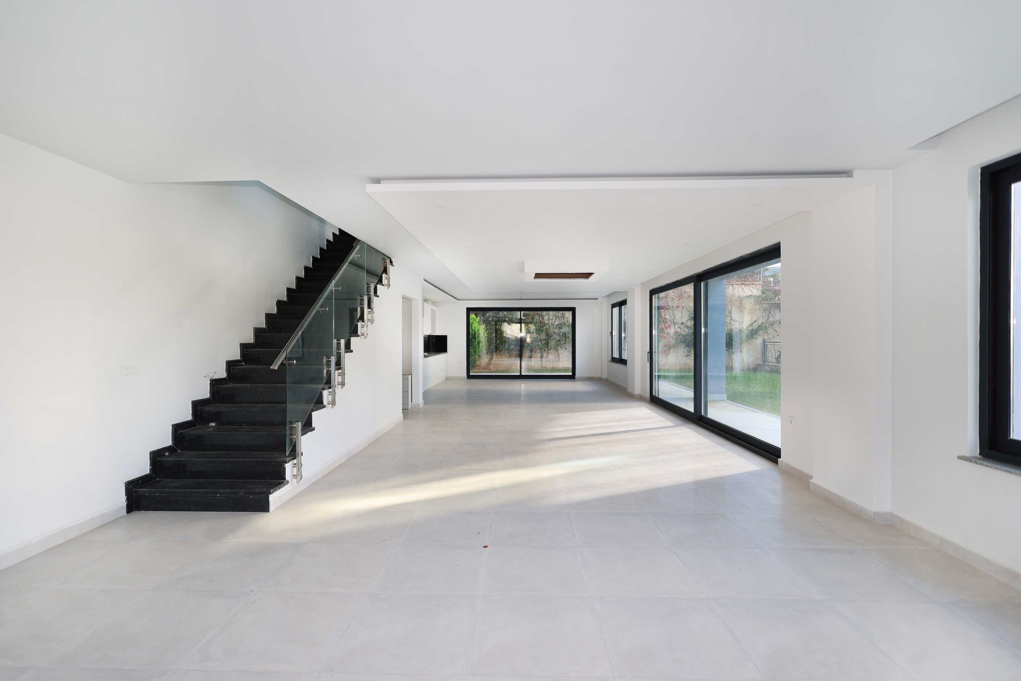 Spacious 4+1 Garden Duplex of 332 m² in Kargicak - Photo 18