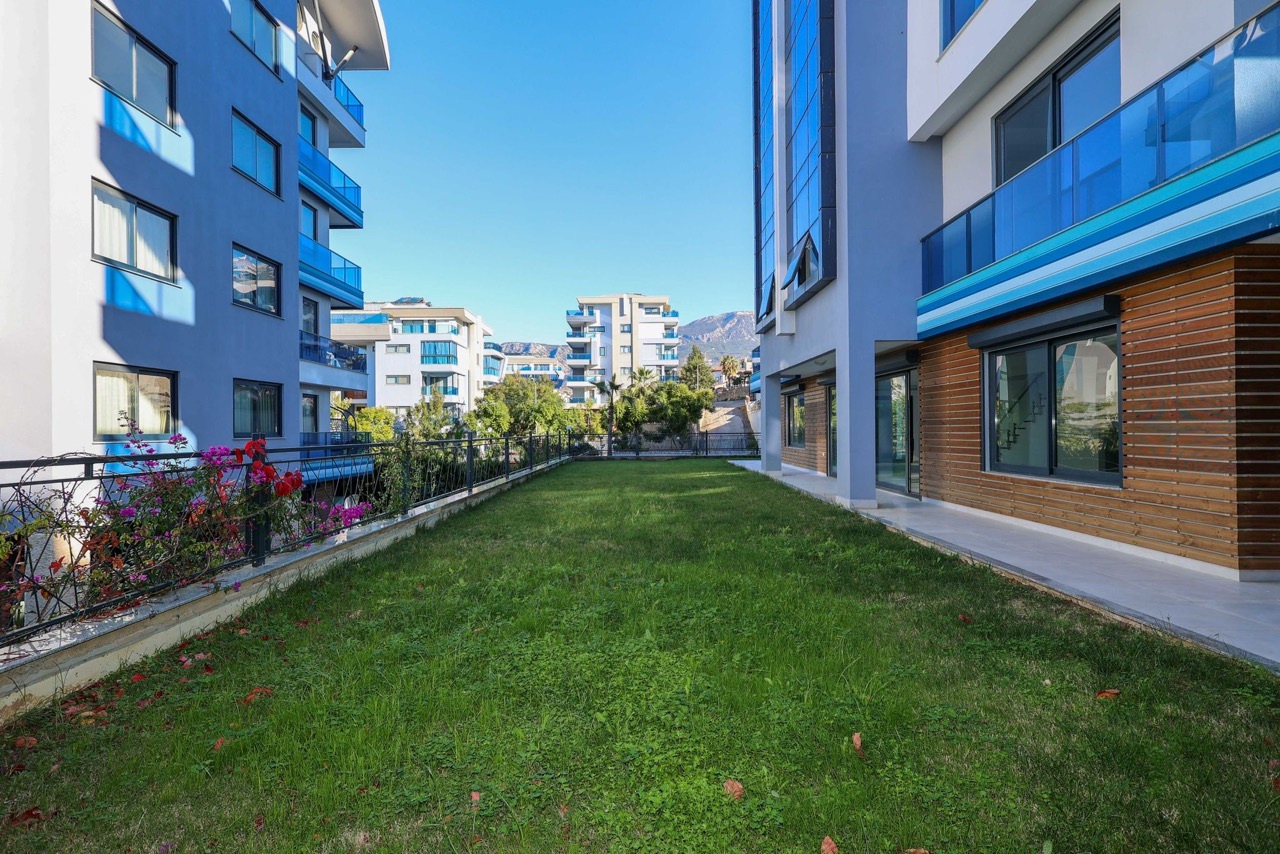 Spacious 4+1 Garden Duplex of 332 m² in Kargicak - Photo 7