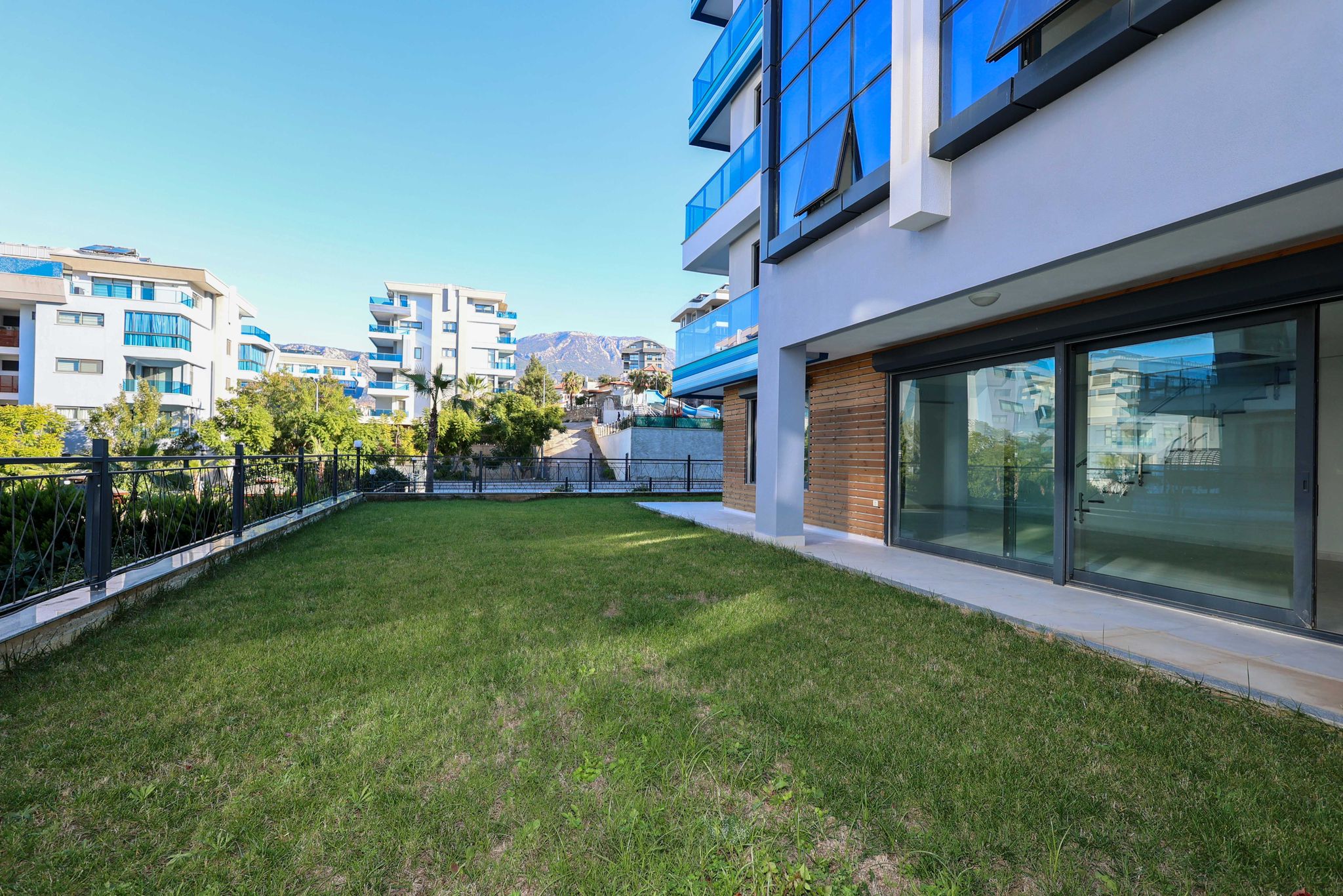 Spacious 4+1 Garden Duplex of 332 m² in Kargicak - Photo 15