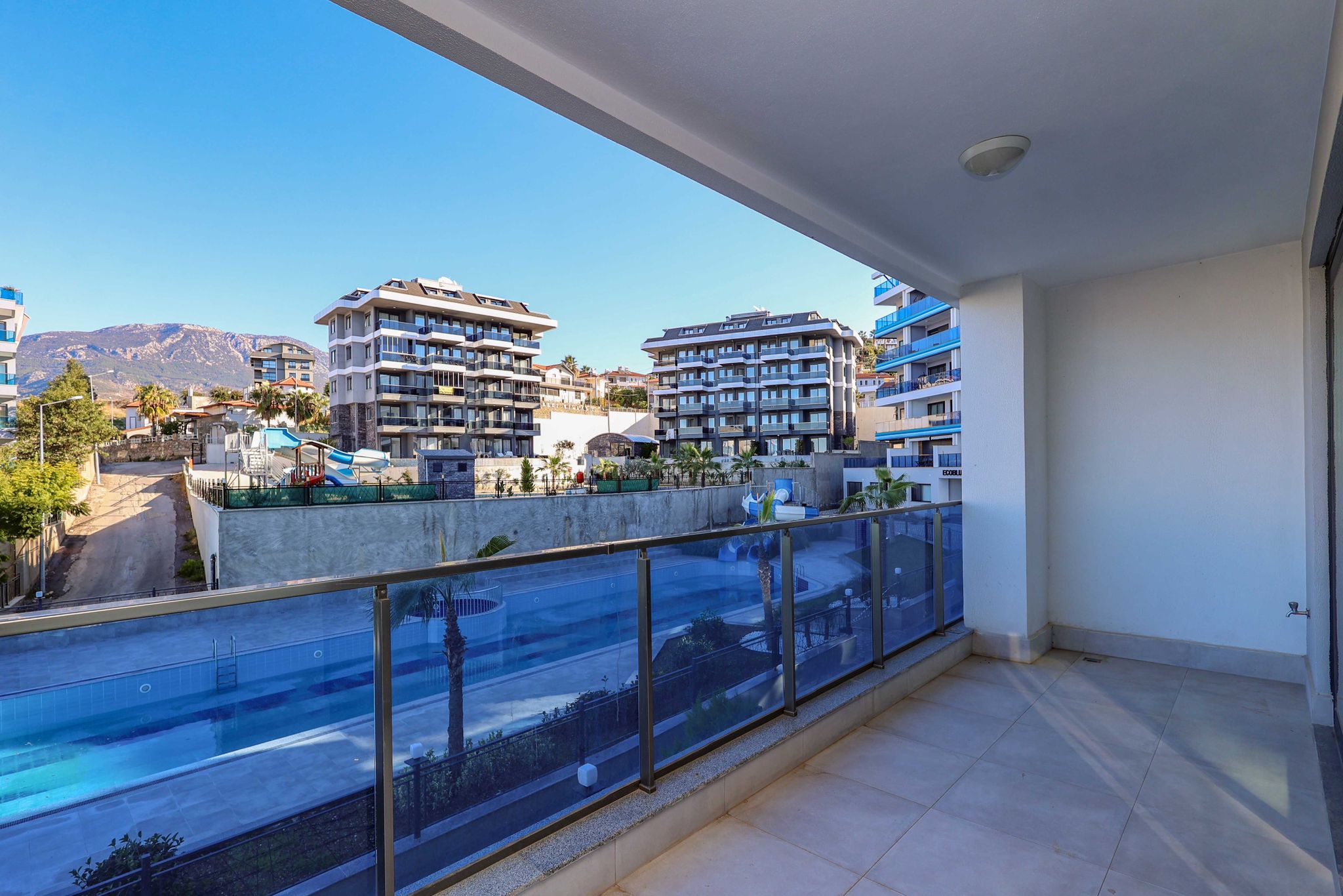 Spacious 4+1 Garden Duplex of 332 m² in Kargicak - Photo 34