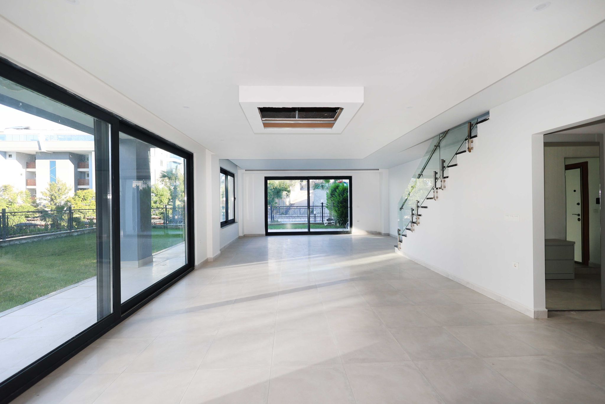 Spacious 4+1 Garden Duplex of 332 m² in Kargicak - Photo 16