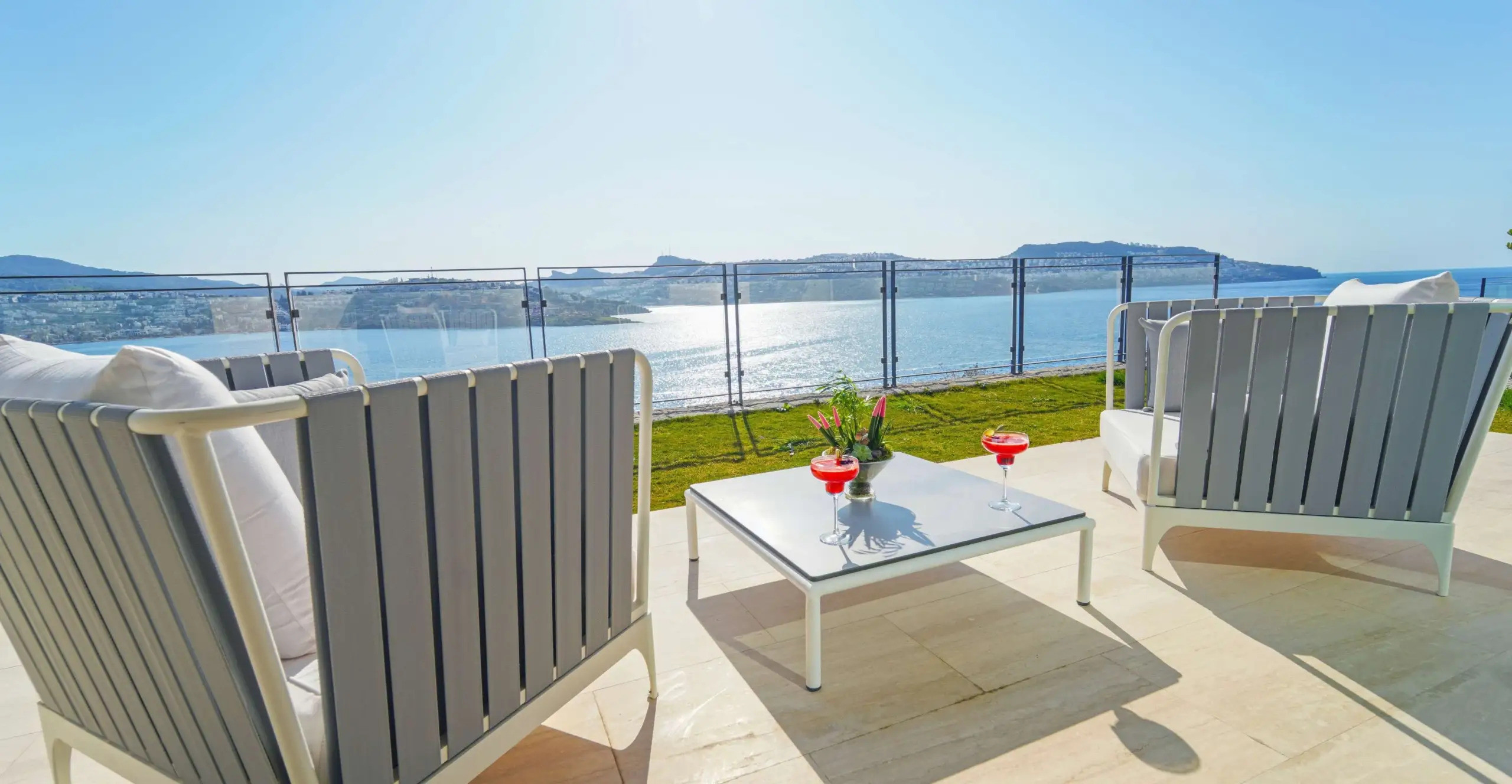 Residential complex with apartments and villas featuring a private beach and panoramic sea views - Photo 10
