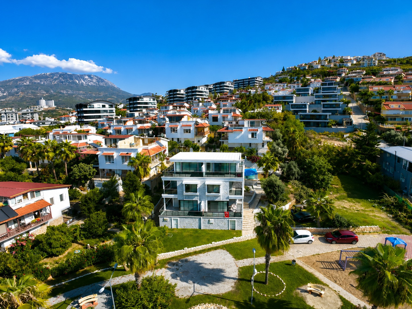 Furnished 3+1 Villa 800 Meters from the Beach in Kargicak - Photo 3