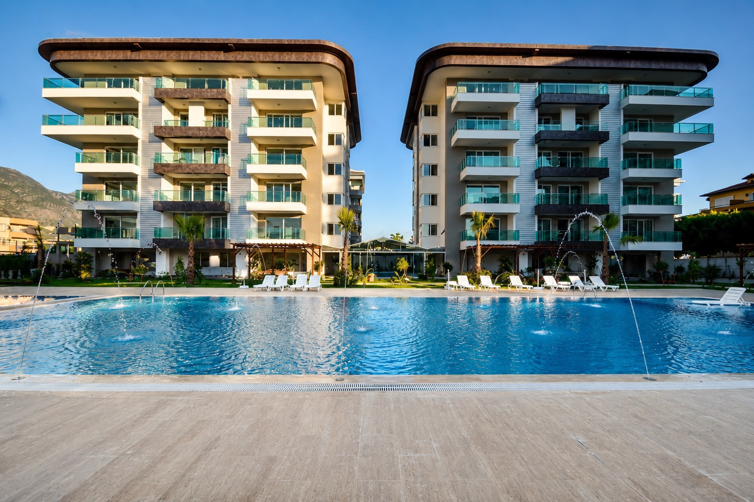 Furnished 1+1 Apartment on the First Coastline in Kestel - Photo 2