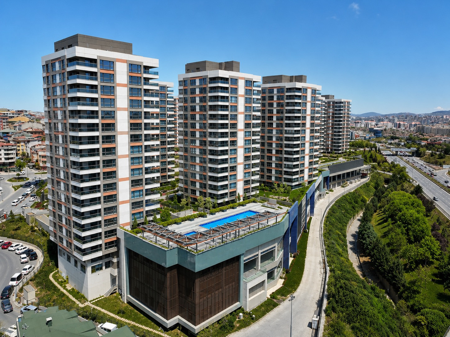 Apartments in a Residential Complex with Private Amenities in Çekmeköy - Photo 2