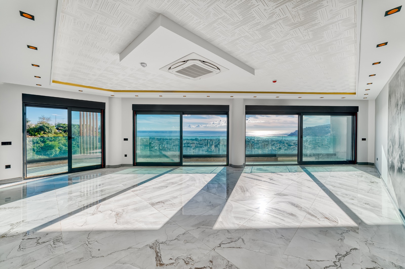 Luxury 5+2 Villa with Panoramic Views of Alanya - Photo 2