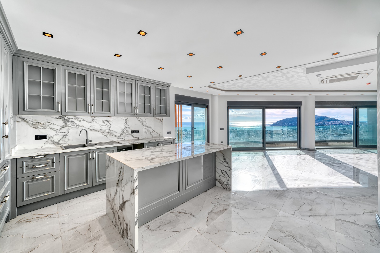 Luxury 5+2 Villa with Panoramic Views of Alanya - Photo 3