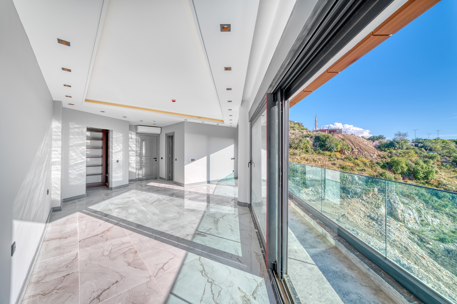Luxury 5+2 Villa with Panoramic Views of Alanya - Photo 11