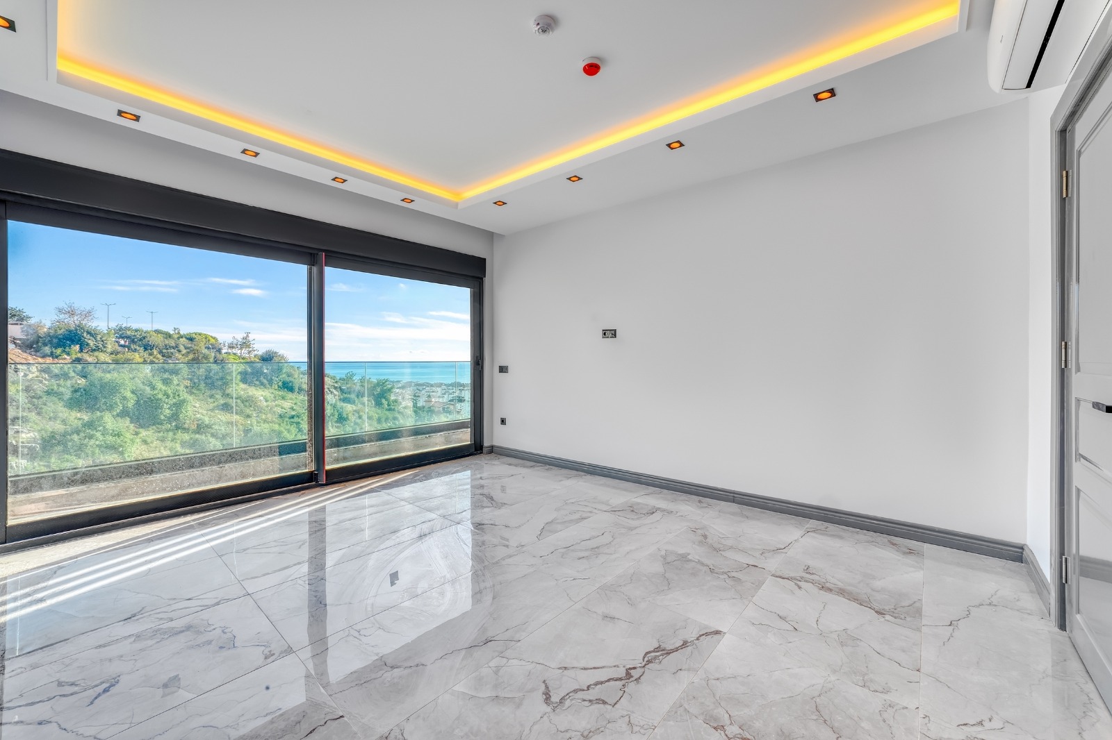 Luxury 5+2 Villa with Panoramic Views of Alanya - Photo 21