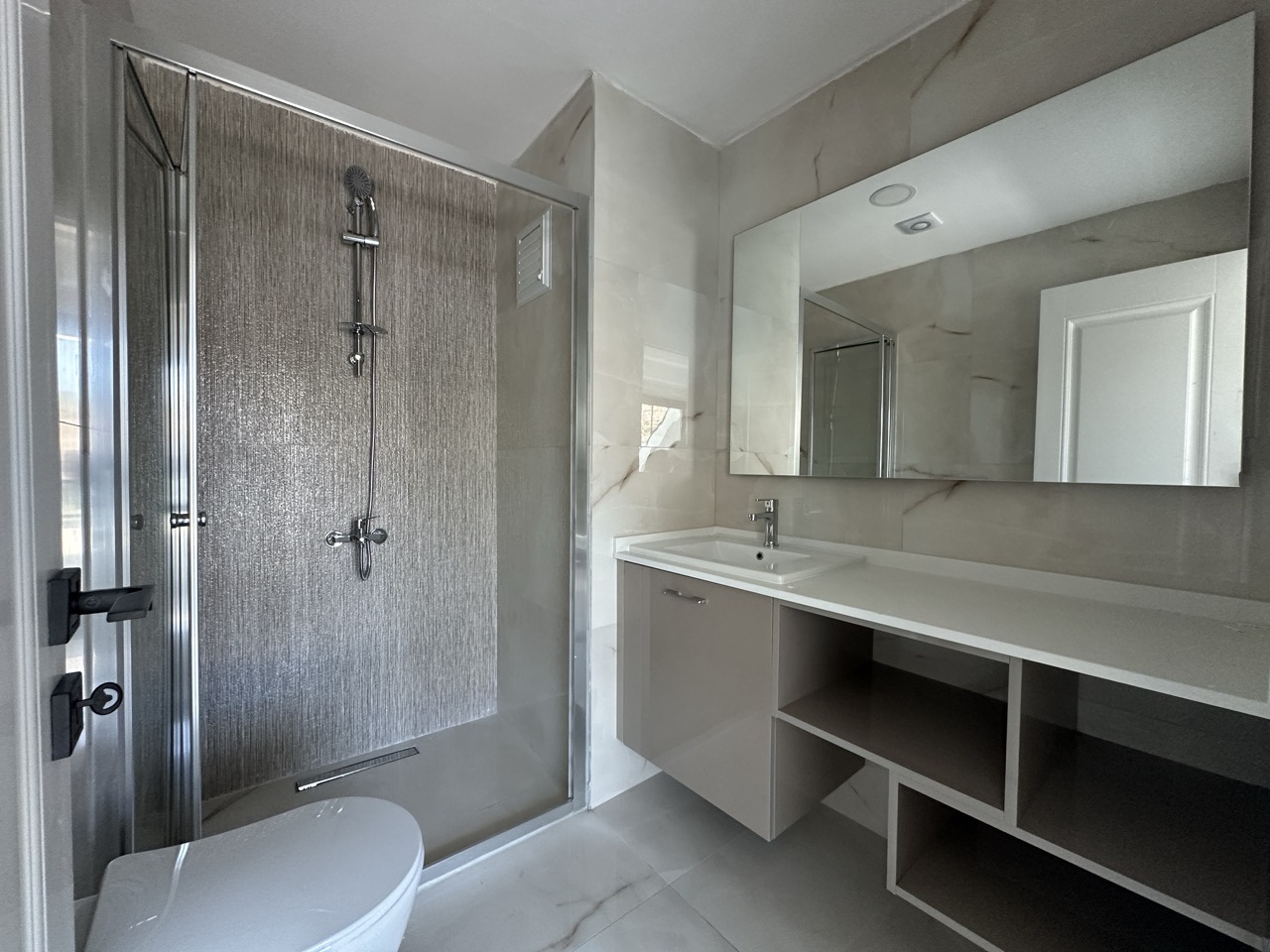 2+1 Duplex Apartment 350 Meters from the Sea in Konaklı - Photo 24