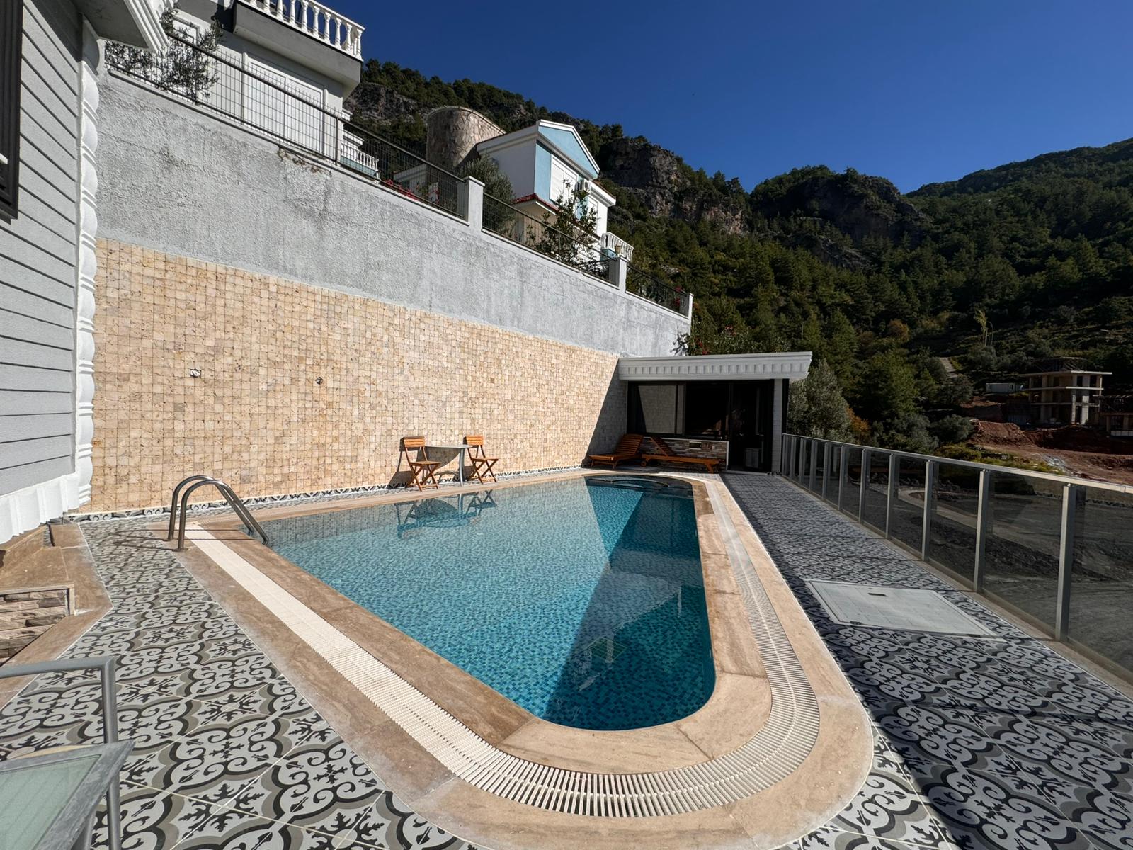 4+1 Villa with Sea View in Bektas, Alanya - 600 m² | ID U6951 - Photo 2