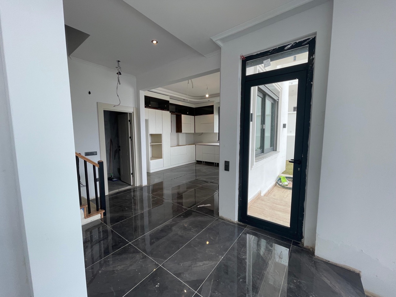 Spacious villa with panoramic sea views in Kargicak - Photo 18